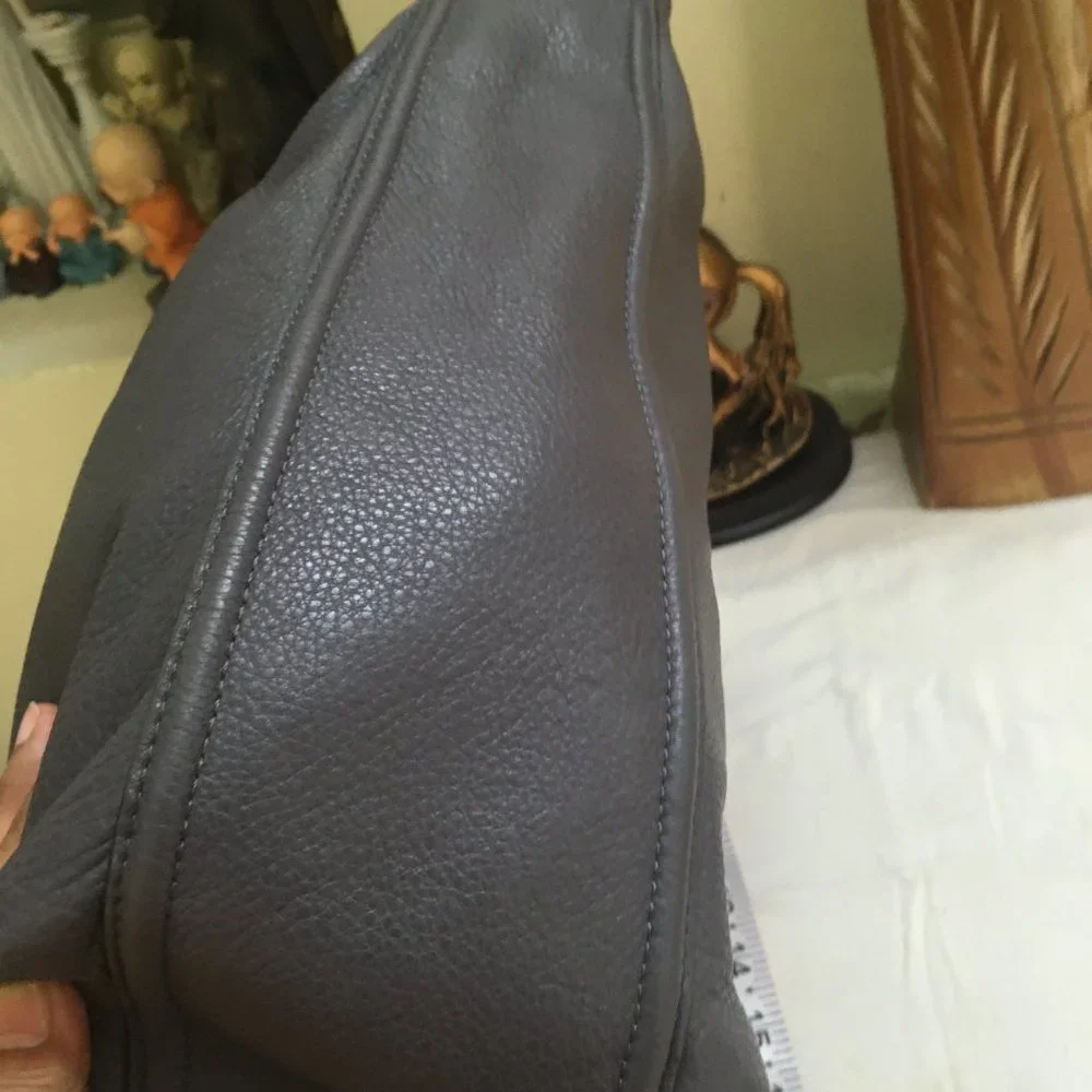 Authentic Coach Avery Hobo Bag - Picture 8 of 16